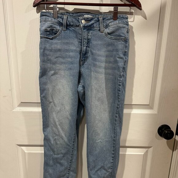 Time and Tru Distressed Denim Jeans Light Wash Distressed Hem Size 6 Regular 261 - Picture 1 of 4